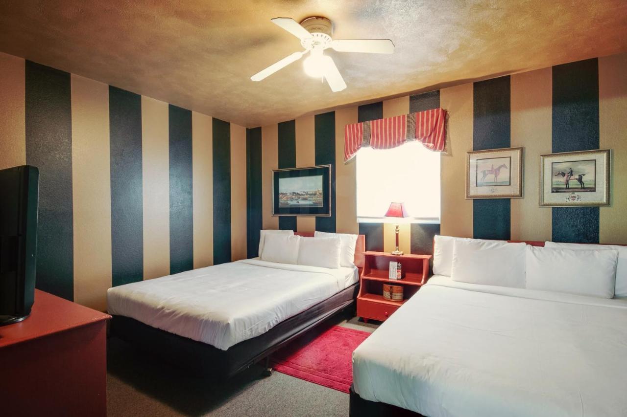 Simmer Motel Wamego Exterior photo