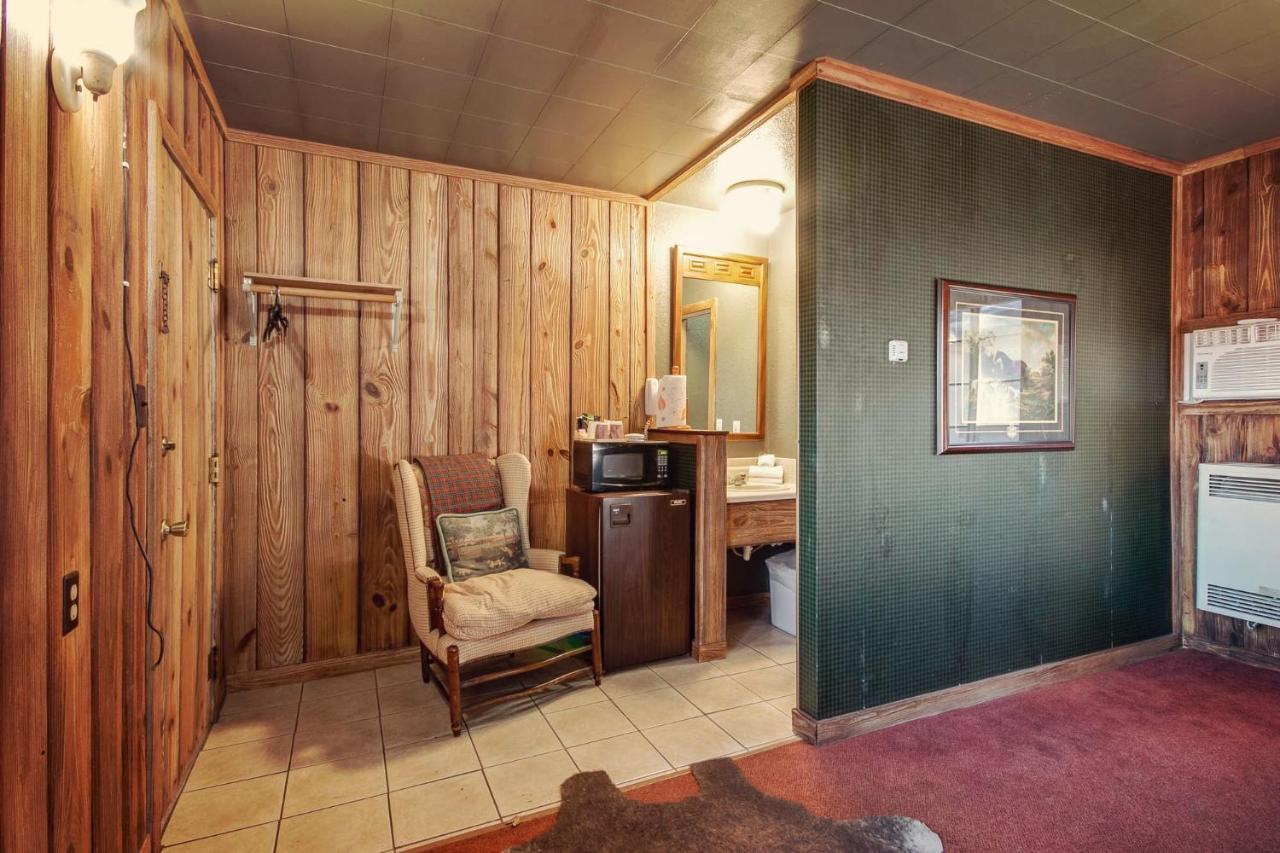 Simmer Motel Wamego Exterior photo
